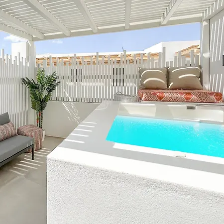 Joelia In Paros With Private Jacuzzi! Nyaraló Náusza