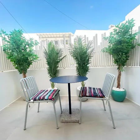 Dom wakacyjny Joelia In Paros With Private Jacuzzi!