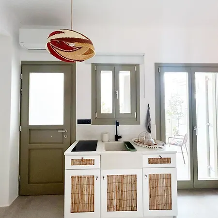 Dom wakacyjny Joelia In Paros With Private Jacuzzi! *